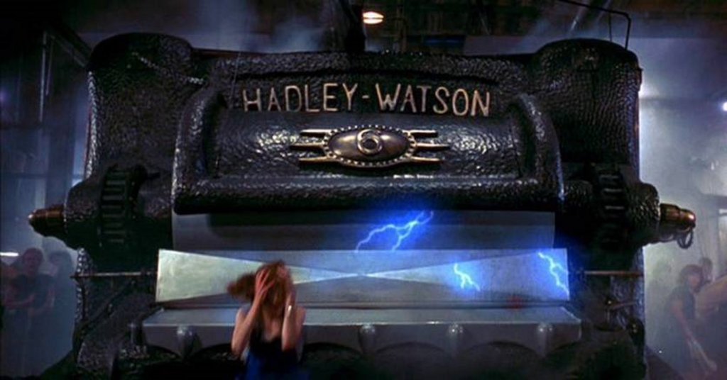 "Пресата"
"Пресата" е режисиран от Тоби Хупър и написан от Хупър и Хари Алън Тауър по едноименния разказ на Стивън Кинг. Ако сте чели разказа, вероятно знаете, че главният лош герой е преса за гладене в обществена пералня, която обича да яде хора. Не е от най-гениалните неща, излизали изпод перото на Краля, но и не може да се сравнява с абсурда на филма. Главната роля се изпълнява от Робърт Енглънд, който се надяваме да запомним като Фреди Крюгер от "Кошмари от Елм Стрийт", а не като Бил Гартли от "Пресата".