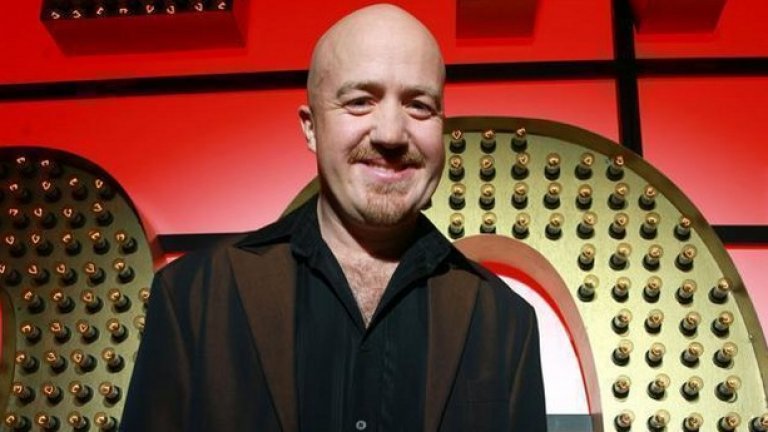 Mock The Week
Анди Парсънс
Не само измислените герои понякога се налага да бъдат поразчистени, за да стане едно шоу по-добро. През последните осем години в Mock The Week, Анди Парсънс бавно се превърна от триизмерен човек в еднотипна карикатура. Ако оставим настрана ризите на Джеймс Мей и мускетарската брада, възходящо-низходящите интонации на режещо носовия му, изпълнен с негодувание маниер на говорене са станали толкова познати, че конкретните думи почти нямат значение; това е просто противен шум, виеща вълна, поза, която се е превърнала в мумия. Удобен косвен резултат: разкарването на Парсънс като постоянно присъствие в Mock The Week би освободило и място за редовен коментатор - жена.