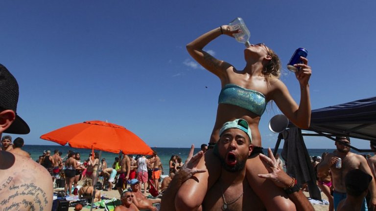 Флорида: бикини и алкохол в огромни количества