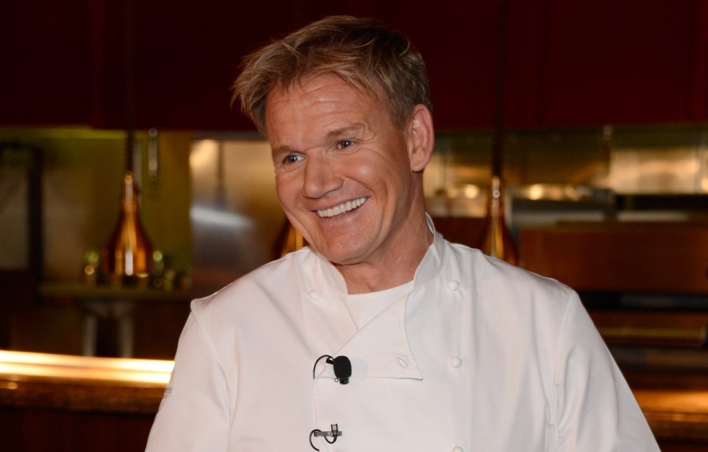 Популярният готвач Гордън Рамзи има склонността да е груб с подчинените си и с участниците в предаванията, които води. Понякога дори не са му нужни нецензурни думи - фантазията му може да измисли оригинални обиди и без такива. Ето и някои от най-добрите примери:
"С оглед на това, което предстои да ядем, нека се помолим на Господ да не повръщаме."
Рамзи редовно демонстративно изхвърля ястия в кошчето, докато сготвилите го гледат с насълзени очи. Но горната реплика, изречена преди да опита чуждо ястие, е своеобразен връх, демонстриращ с колко ниски очаквания подхожда към даденото ястие.