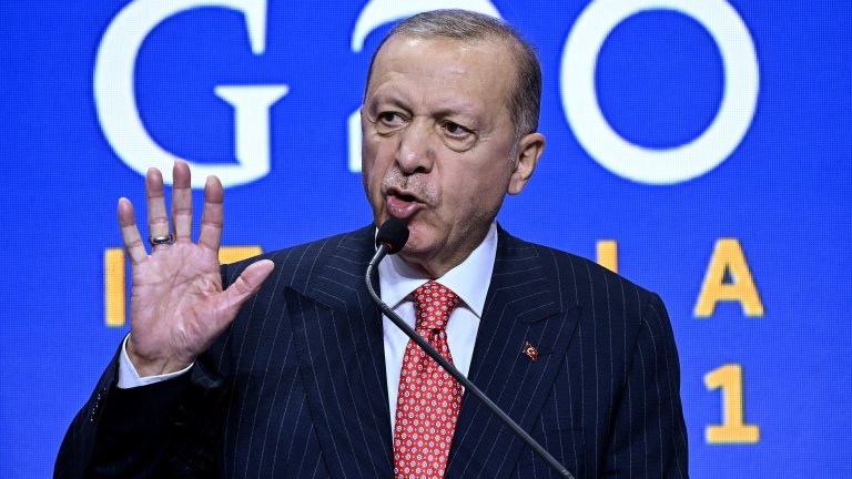 Турската лира продължава да е в процес на свободно падане