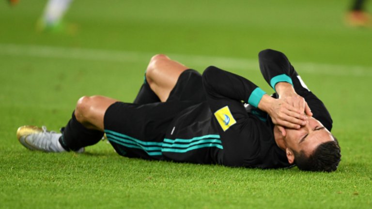 1. Неяснотата кое може да се разглежда и кое – не
Играчите не са сигурни кои положения могат да се разглеждат на видео повторения и кои – не. Например – положения при гол от засада могат, но обикновен фаул в средата на терена – не.