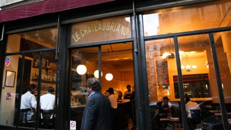 Трудно е да не изпитате въодушевление от Le Chateaubriand. Той е елегантен без особено усилие, скромен, но изискан, демократичен, достъпен - и вероятно най-важното - забавен.