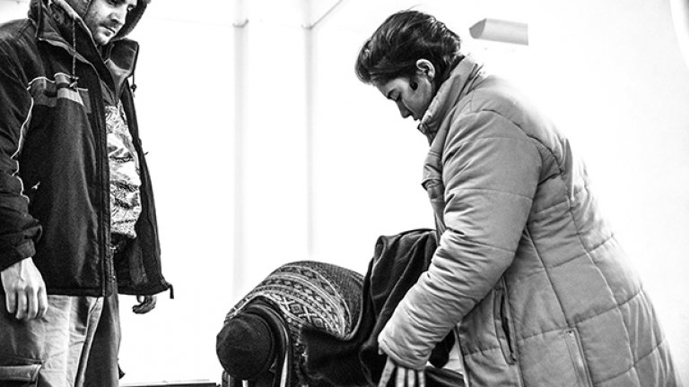 Всички истории, разказани в документалните представления, са истински. Базирани на интервюта.