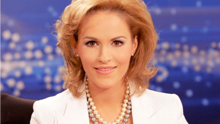 Тя е известна в публичното пространство в Румъния като дългогодишен журналист и телевизионен водещ