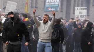 В много случаи недоволството далеч не е само заради пандемията