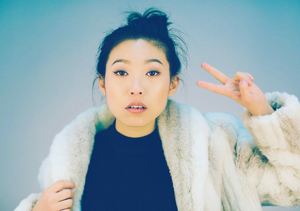Awkwafina
Когато се  снимаш в един  филм (Ocean\'s 8) заедно с Риана, Ан Хатауей, Кейт Бланшет, Сара Полсън и Сандра Бълок и си на 20 години от теб се очакват определени  неща, това е факт. Дано 29-годишната рапърка успее да ги усвои преди да стане к