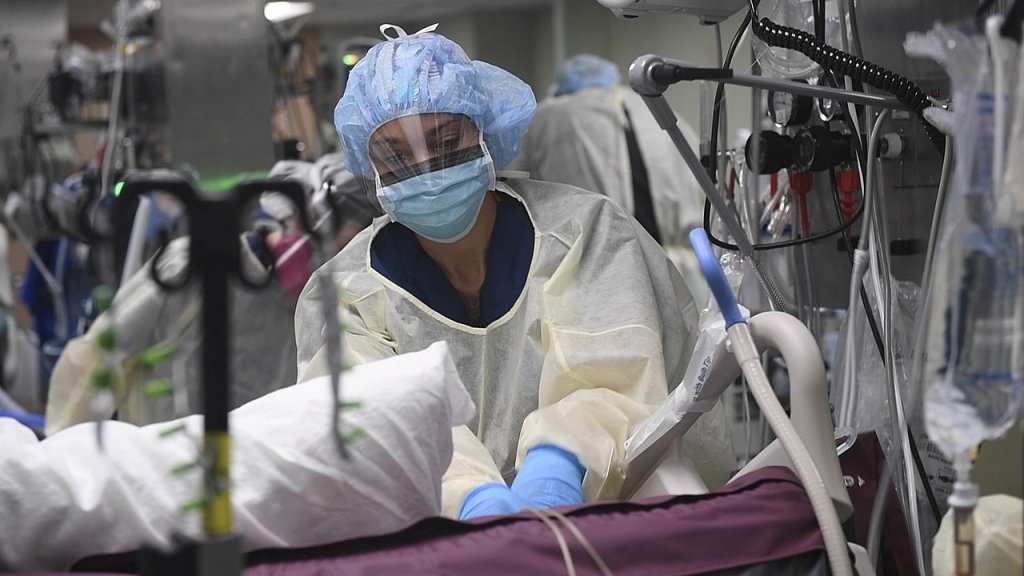 1280px-COVID-19_Nurse