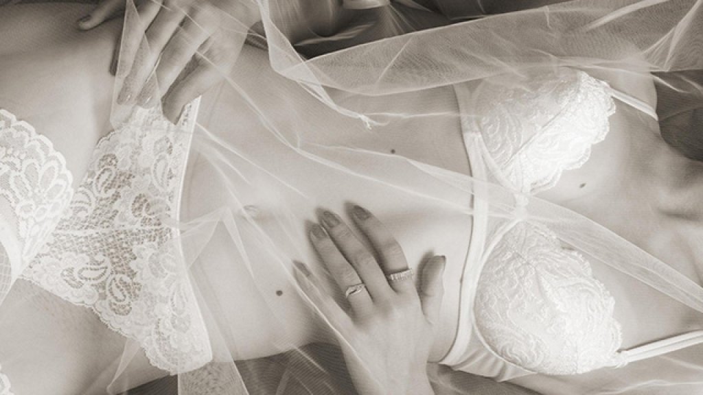 tips-for-a-wonderful-wedding-night-L-Rz3coX