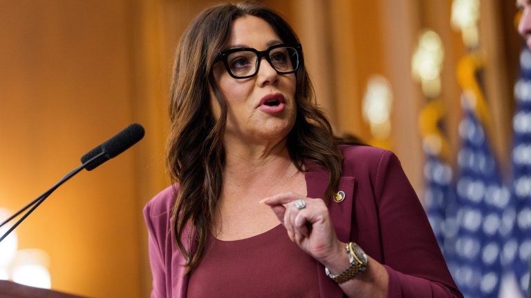 Връзка с подчинен и пиене на работното място: Трети министър на Тръмп хвърли оставка