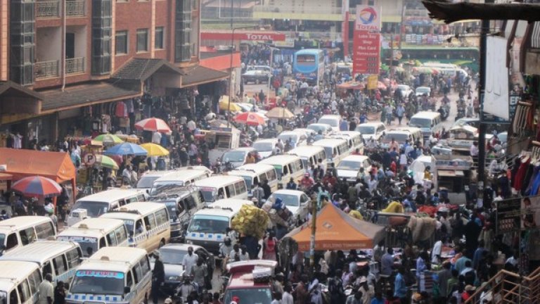 Защо да чакаш светофар, щом може да пренебрегнеш всички закони, включая тези на Айнщайн и Нютон и да направиш адско задръстване?
