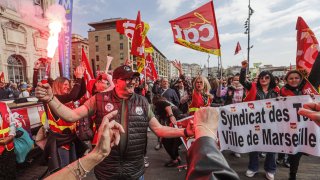 Защо във Франция има толкова силна съпротива срещу пенсионната реформа