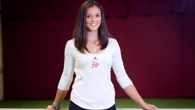 Лора Робсън
Англичаните са луди по новата британска тенис звезда, а медиите не пестят суперлативи за нея: талантлива, амбициозна и безстрашна.