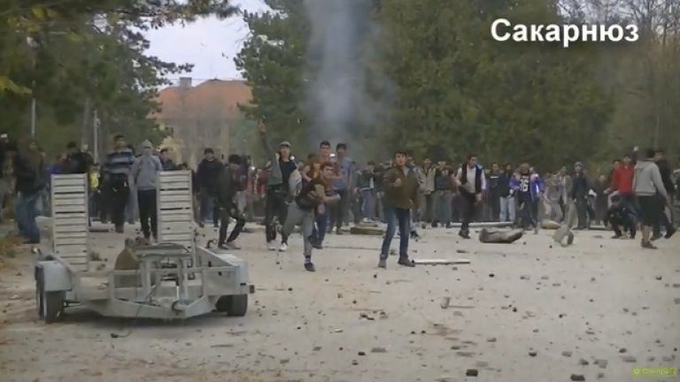 Някой трябваше да обясни на хората от самото начало кои са бежанците и какво търсят у нас. Добре беше мигрантите също да разберат къде са попаднали и да научат правилата, по които трябва да живеят в България.