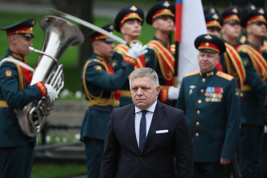 Скромен и скучен: Парадът за Деня на победата в снимки