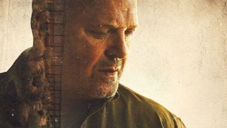 Coyote (CBS) - 6 януари
След 32 години работа като агент на граничната полиция на САЩ, Бен Клеменс ( се пенсионира с почести, само за да се окаже в един момент принуден да работи за същите тези хора, които доскоро е преследвал. От другата страна на границата той не може да си позволи вече своите черно-бели възгледи за нещата, а осъзнава, че много хора имат нужда от помощ, а много други хора искат да ги експлоатират за това. 
Засега CBS са предвидили 6 епизода за този нов сериал. В главната роля ще влезе Майкъл Чиклис, когото познаваме вече от сериали като "Щитът" и Breaking Bad, така че ще е интересно да се види как неговият изначално брутален образ се сблъсква с история, която ще изисква да демонстрира макар и сурова грижовност.