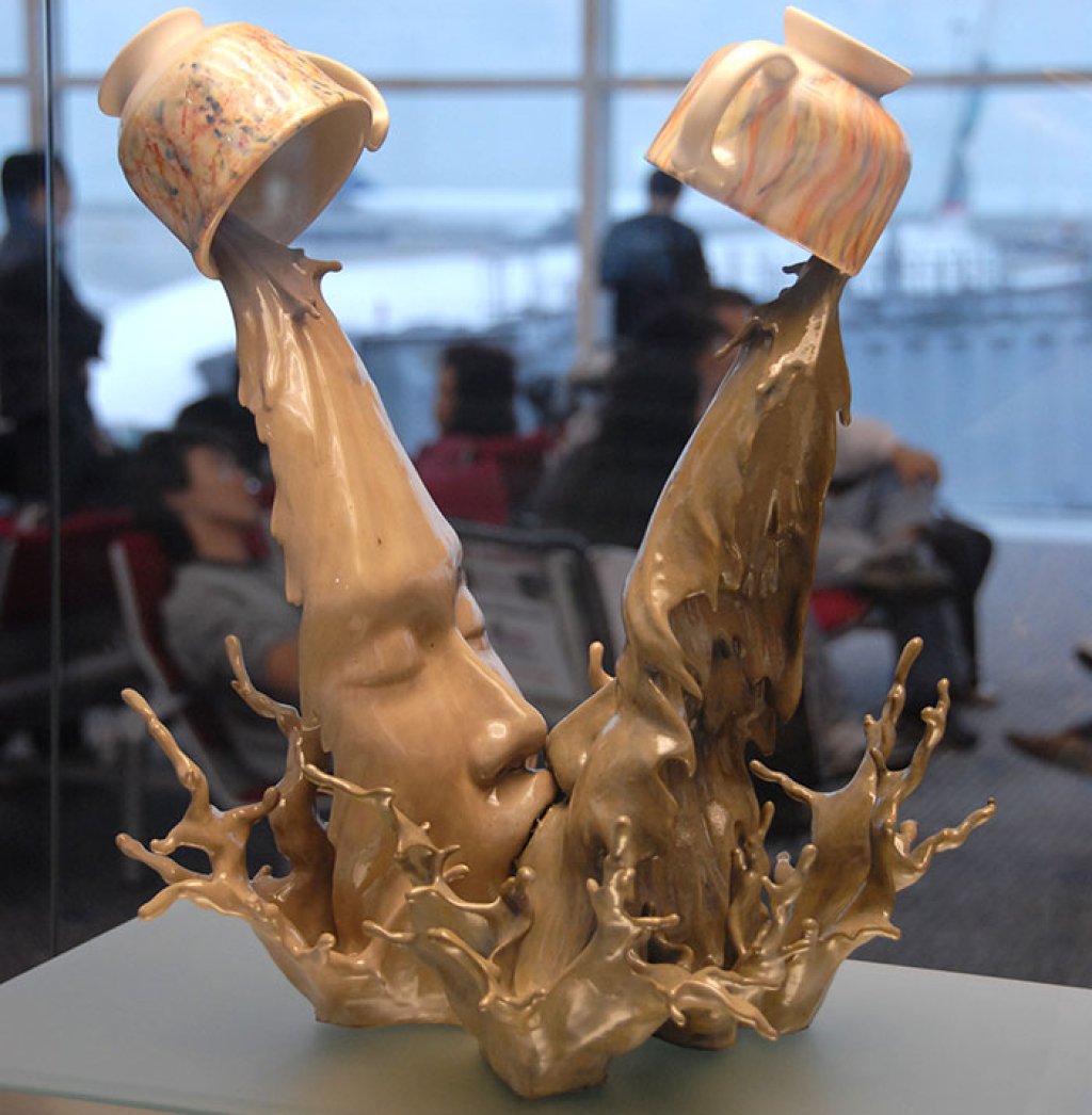 \\\"Целувката на кафето\\\" на Johnson Tsang