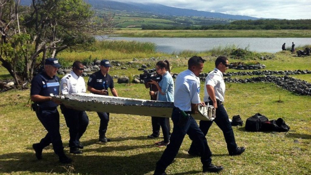 afp-mysterious-plane-wreckage-sparks-mh370-speculation