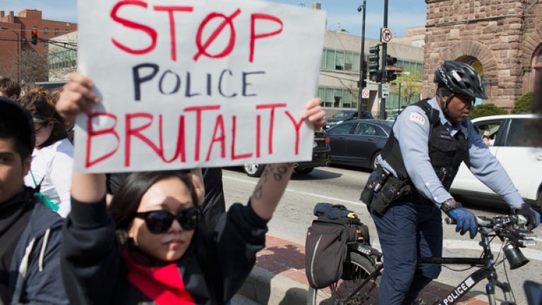 Полицейското насилие отдавна предизвиква недоволство в САЩ