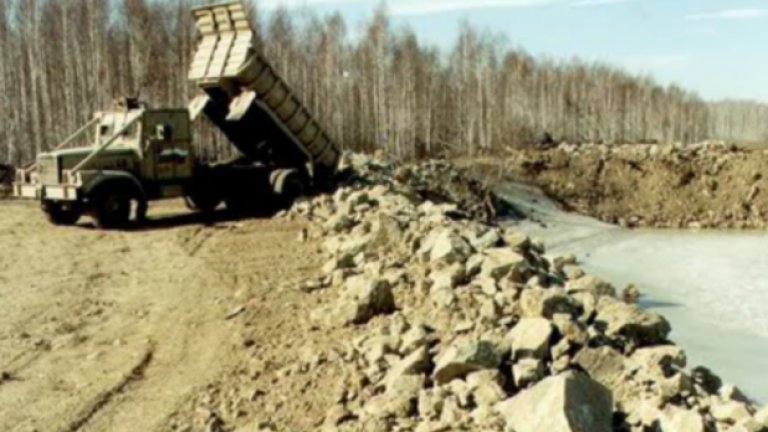 През 1968 година, поради горещия сезон, водата на реката пресъхва и ветровете понасят радиоактивния прах от ядреното депо, облъчвайки половин милион души в района