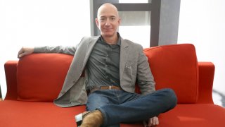 Седем от най-любопитните инвестиции на бизнесмена, който стои начело на гиганта Amazon: