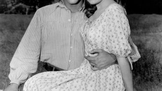 Elvis_Presley_Deborah_Paget_Love_Me_Tender_1957