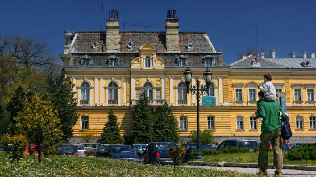 Centrt Stigna Do Banishora Zaradi Po Visok Dank Sgradi Webcafe Bg