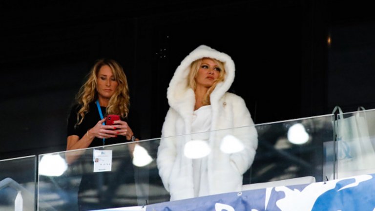 Откакто е с Рами, бившият модел на Playboy често е забелязвана по трибуните на "Велодром"