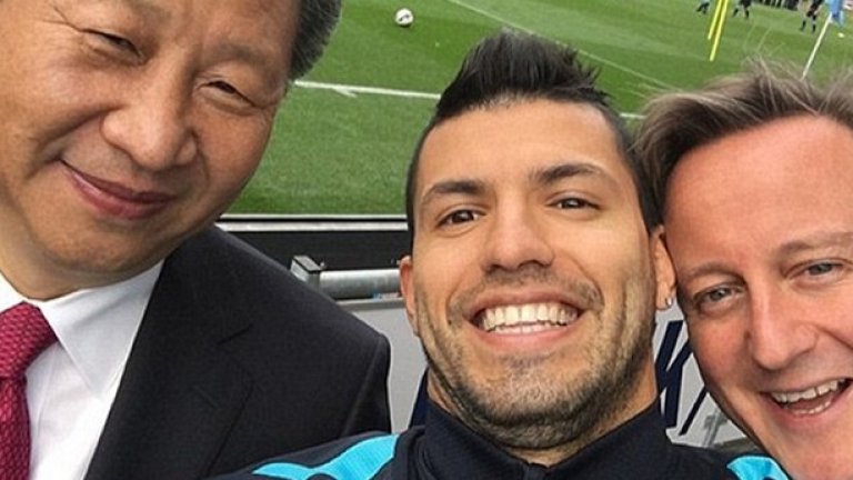 Селфи за историята: Серхио Агуеро, Си Дзинпин и Дейвид Камерън