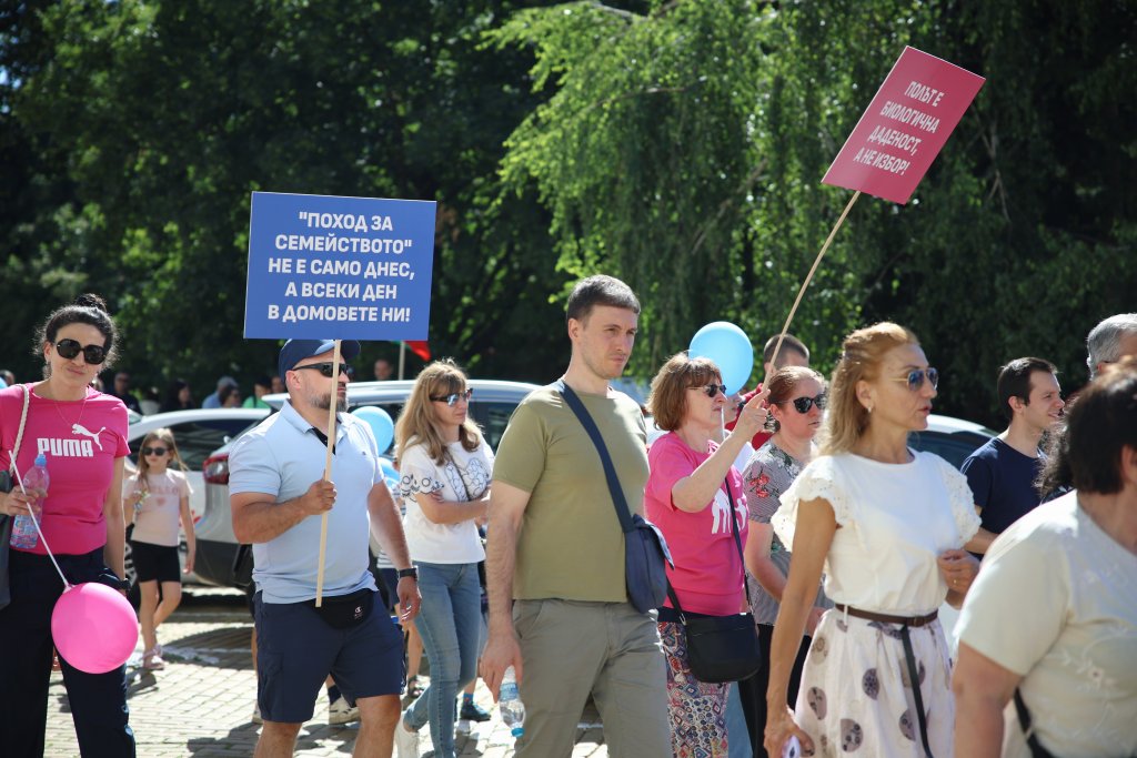 Националният "Поход за семейството" се провежда в София, Пловив и Варна (снимки)