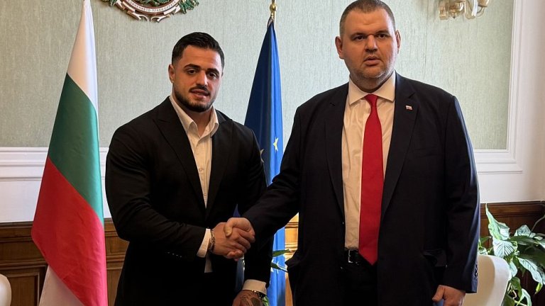 Насар излезе със становище за снимката с Пеевски