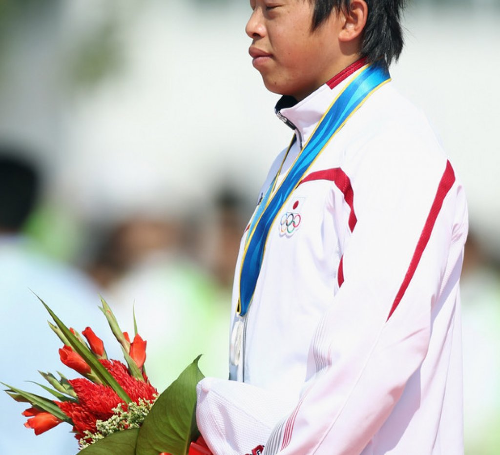 Язава на азиатските игри в Гуанджу през 2010 г., преди да си обръсне главата и са влезе в храма Дзенкоджи