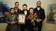 Екипът на TimeHeroes, отляво надясно: Бистра Иванова, Момчил Рогелов, Павел Кунчев, Яна Бюрер-Тавание и Алек Андреев. През 2012 г. те получиха наградата „Проект на годината“ на фондация "Лале“