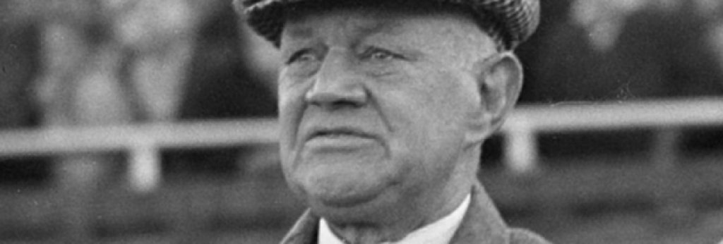 Джак Рейнолдс
Рейнолдс води на три пъти Аякс, общо 14 години и превръща холандския клуб в една то футболните сили на Европа. Той поставя началото на програмата за развитие на млади таланти и налага т.нар „тотален футбол”, който по-късно е доразвит и използван от Ринус Михелс. С Аякс Рейнолдс печели осем титли на Холандия.