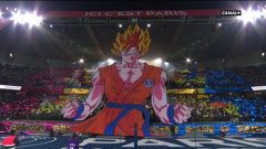 Големият мач между ПСЖ и Марсилия започна с голяма хореография. Масовката на ултрасите бе тип 3D и изобразяваше анимационния герой Драгон Бол.