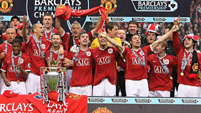 1. Манчестър Юнайтед
Да си дойдем на думата. Терорът над останалите, който наложи сър Алекс начело на Юнайтед, спечели много врагове на отбора, който по принцип не е много обичан в страната. Сега изживява тежък период, но винаги се намира повод да мразиш "дяволите", ако не си от тях. Най-малкото заради Моуриньо.