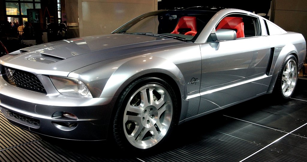 Ford Mustang
Ford Mustang няма нужда от излишни думи и описания. Той е представен за първи път през 1962 г. като спортна, но достъпна кола, и оттогава има своите заклети фенове. Mustang вече има и своята Match-E електрическа версия - насока, в която брандът тепърва ще работи.