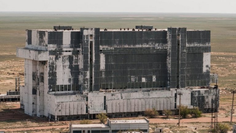 Хангарът в Байконур отвън