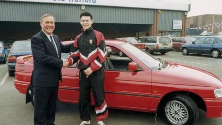 Райън Гигс купува първата си гола – Форд Ескорд за 6000 паунда. Как се променят нещата само…