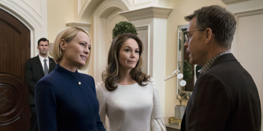 landscape-1535365361-house-of-cards-season-6-exclusive-photo-claire-underwood-robin-wright-greg-kinnear