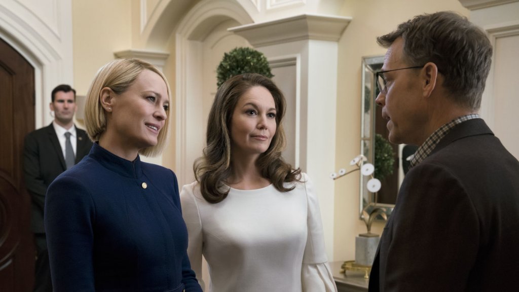 landscape-1535365361-house-of-cards-season-6-exclusive-photo-claire-underwood-robin-wright-greg-kinnear