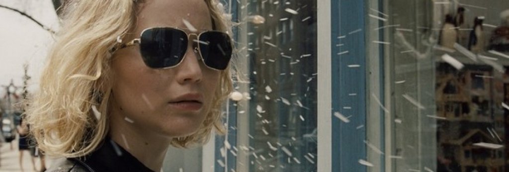 Joy 
Joy лесно може да мине за филм, който е олицетворение на "Американската мечта". Едноименната героиня на Лорънс – Джой, започва да продава своето изобретение -революционен за времето си моп за под, чрез телешопове. Благодарение на амбициите си успява да се издигне до позицията на могъщ предприемач. 
Това, което филмът не спестява, е личният живот на героинята на Дженифър – работеща, с две деца, живееща с майка си, която обожава сапунените опери. Освен това бившият съпруг на Джой живее в мазето, а тя самата се сблъсква с думата "Не" толкова често, че на нейно място много други биха се предали. Филмът има една номинация за "Оскар" и тя е за главна женска роля за Лорънс.