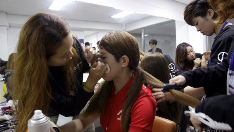 Кей-поп индустрията бълва еднакво звучащи и еднакво изглеждащи изпълнители, но единици от тях успяват да стигнат върха