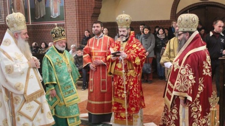 "Който е създал повода за този проблем, той да го преодолее, не е редно православният български народ да плаща с цената на изчезването ни като Държава", твърди Светият синод