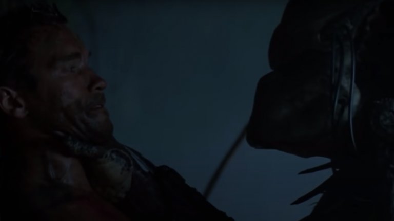 Predator / ”Хищникът”
От днешна гледна точка може би изглежда малко нелепо заради многото клишета и хиперболизирани екшън сцени, запазена марка на Арнолд Шварценегер. Няма как обаче да отречем влиянието, което оказва филма, най-вече заради начинa на съчетаване на класически високотестостеронен екшън с научна фантастика.  
Героят на Шварценегер отвежда екип от напомпани елитни командоси из джунглите на Южна Америка, за да се справят с наркокартел. Там обаче попадат на невидим извънземен убиец, който разбира лова на хора като чист спорт. Кулминацията, естествено, е ултимативният финален двубой между Шварценегер и Хищника, който най-вероятно е единственият път в цялата кариера на австрийската легенда, когато той реално побеждава с ума си, а не с мускулите си.