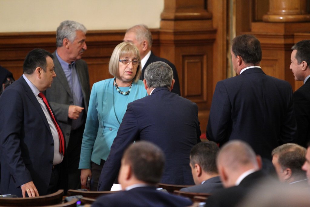 цецка цачева, парламент, депутати
