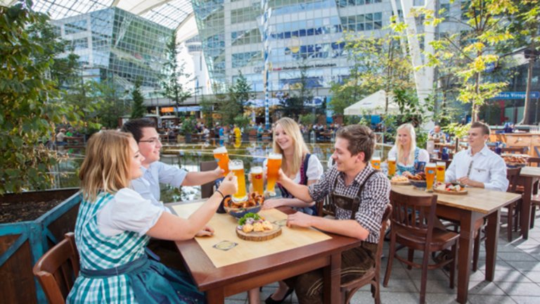 3) Летище Мюнхен - можете да изпиете халба ледена бира, произведена в собствената пивоварна