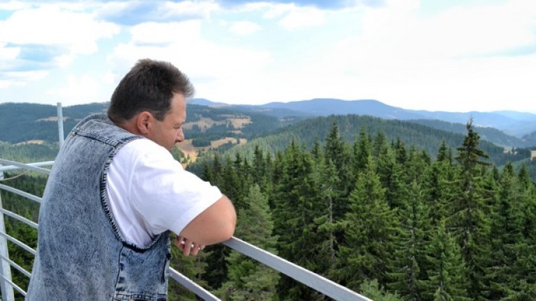 Накъдето и да погледнеш от обсерваторията, все са Родопите, казва директорът на НАО "Рожен" д-р Никола Петров