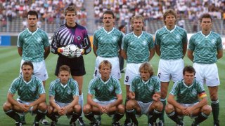 Germany before the semi-final with England on "Dele Alpi" in Turin: standing - Berthold, Ilgner, Kohler, Föhler, Buchwald, Augenthaler squatting - Ton, Hessler, Breme, Klinsmann, Matheus.