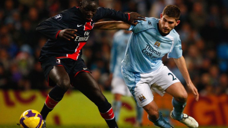 С екипа на Сити игра и в евротурнирите, като тук е срещу Мамаду Сако, тогава в ПСЖ, а сега в Ливърпул.